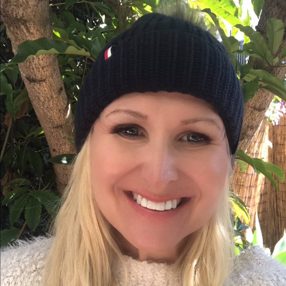 🤩Beautiful Hilfiger Beanie🌟 - Picture 4 of 5